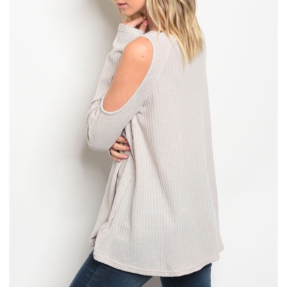 | STONE COLD SHOULDER TOP | - Picture 2 of 3